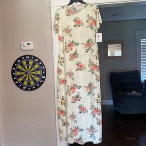NWT Maria Medium Floral dress 🌸